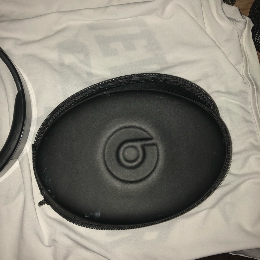 Beats Studio 1.0 Over-Ear Headphones - Picture 6 of 7